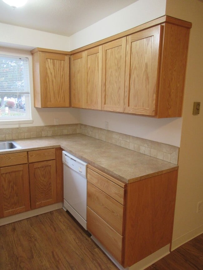 Building Photo - Nice Clean 2 bedroom in S. Salem