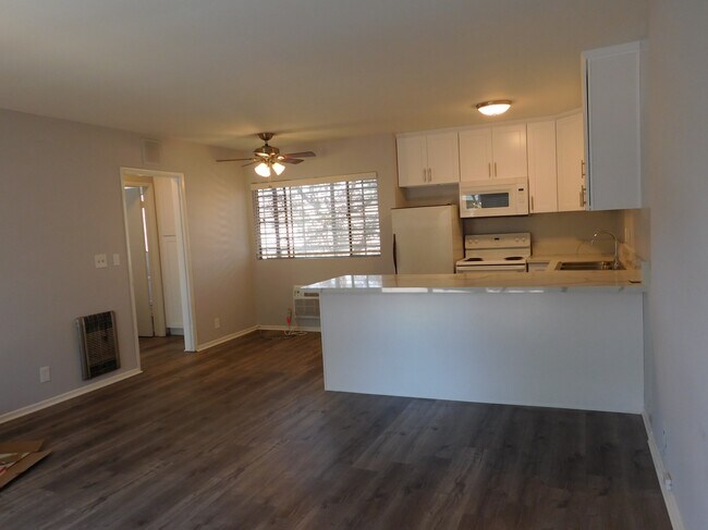 Foto del edificio - 6930 Fulton Ave