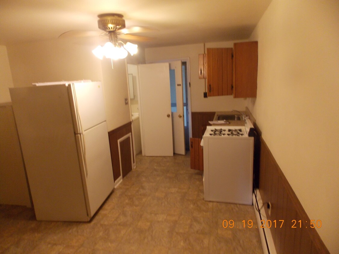 Kitchen - 103 E 2nd St