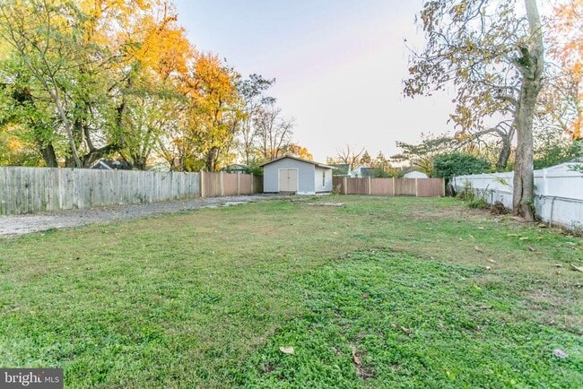 Foto del edificio - 121 Cabbel Dr