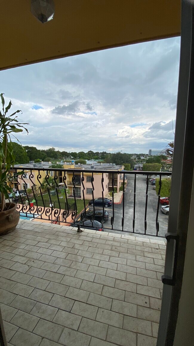 Foto del edificio - 3181 SW 13th St