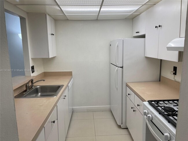 Foto del edificio - 18101 NW 68th Ave