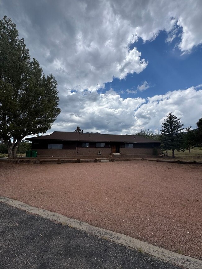 Building Photo - 3 Bed 2 Bath- Flagstaff