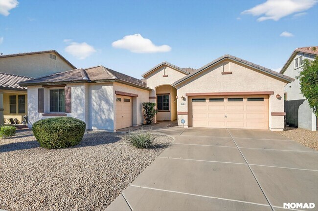 Building Photo - 2140 W Desert Ln