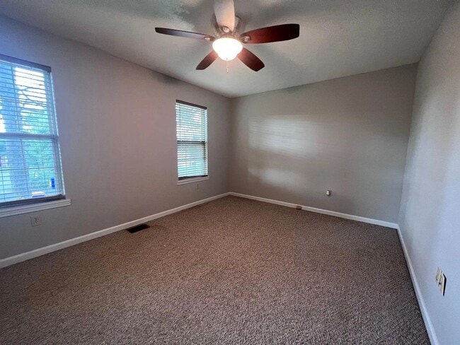 Foto del edificio - 122 Westwood Cir
