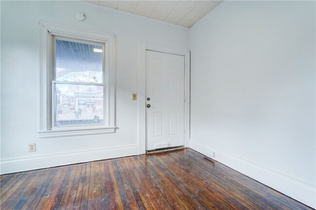 Foto del edificio - 459 Parsells Ave