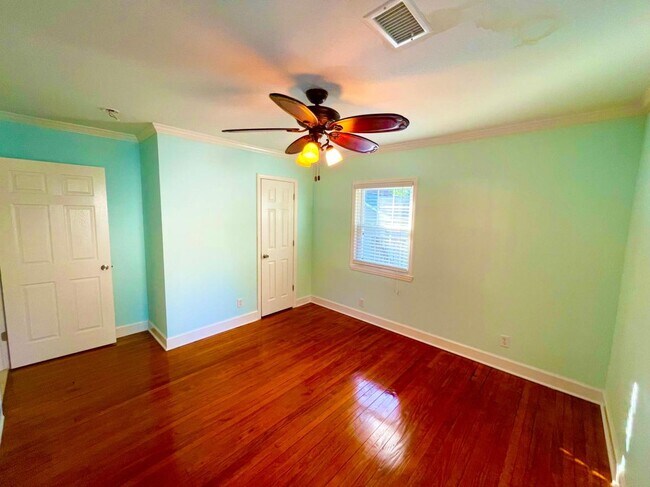 Foto del edificio - 4509 Old Park Rd