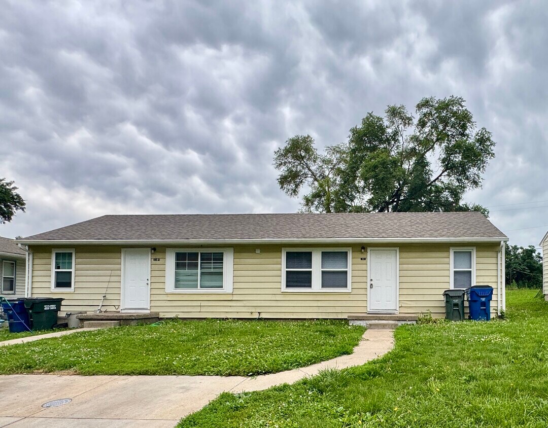 Primary Photo - 1521 W 22nd Terrace