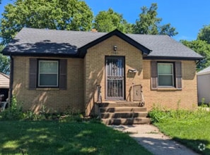 Building Photo - 2403 Custer Ave