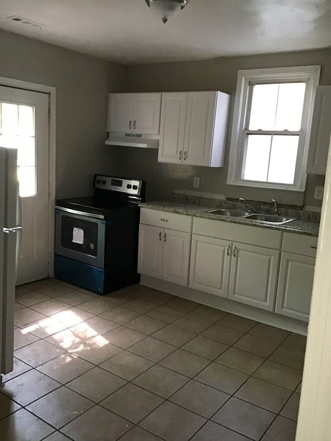 Building Photo - 3 br, 1 bath House - 1035 Jackson Avenue