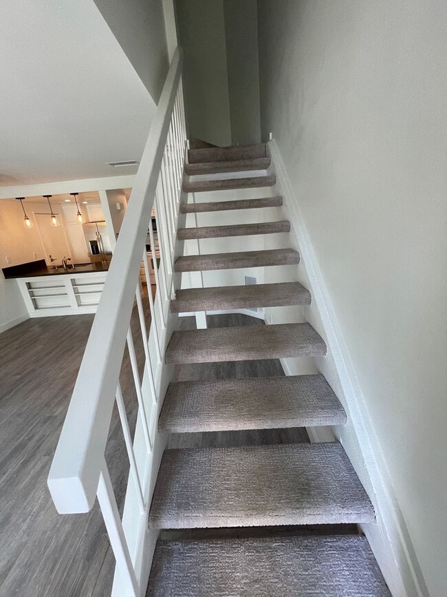 Building Photo - Super Quaint Gated Community - 2BR/1.5 Bath