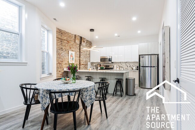 Foto del edificio - 2744 W Division St