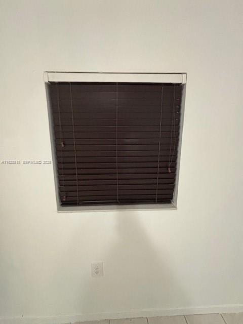 Building Photo - 541 E 16th St