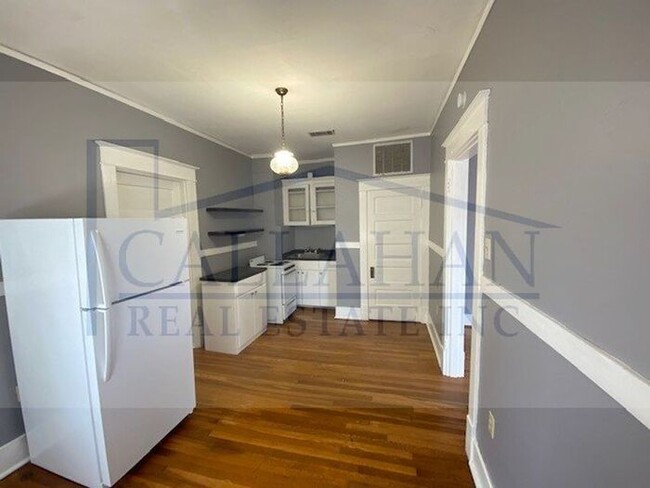 Building Photo - Hillcrest 1 Bedroom Unit