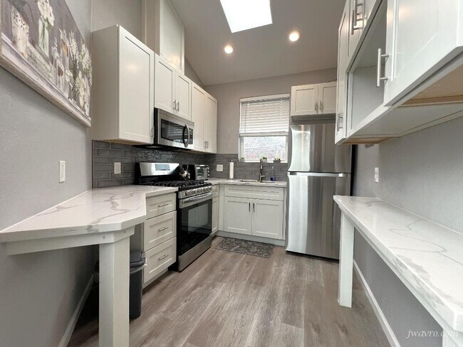 Building Photo - 476 Fiesta Dr