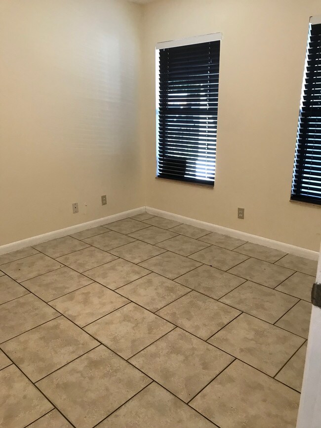 Foto del edificio - 711 SW 3rd Pl