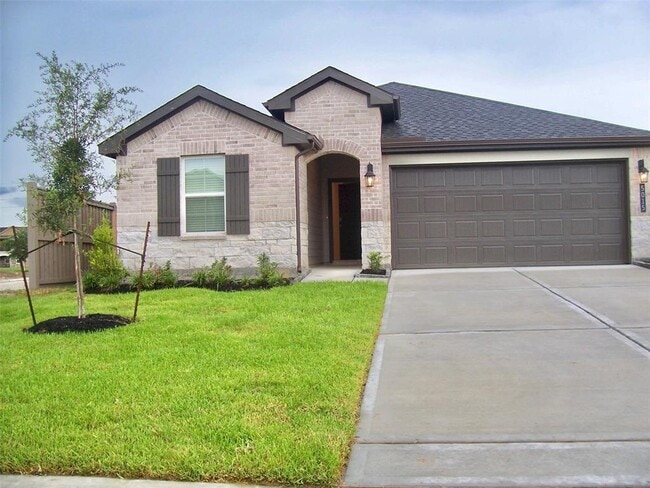 Building Photo - 5015 Balcolm Dr