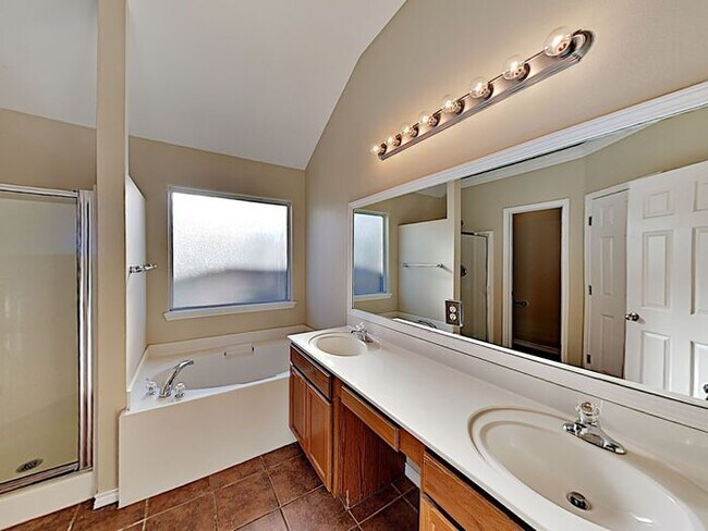 Foto del edificio - No Application Fee* $500 off first months ...