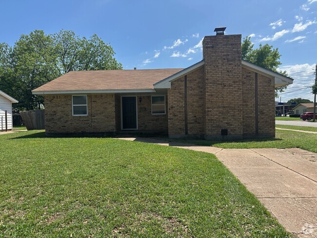Building Photo - 2961 Moffett Ave