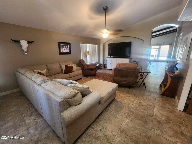 Foto del edificio - 37437 N 19th Ave
