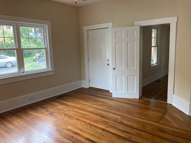 Living Room - 420 W Poplar St