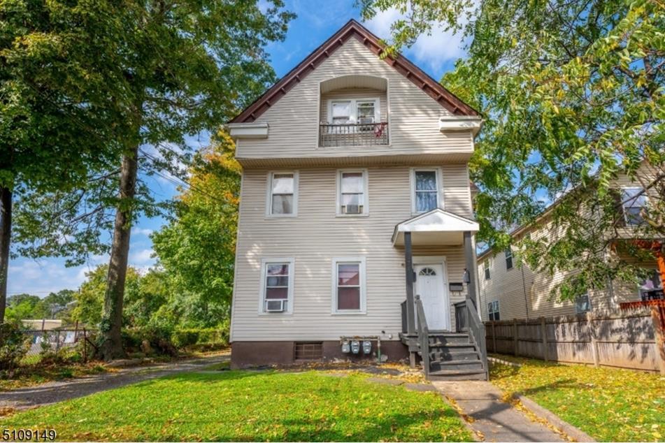 Foto principal - 325 E 5th St