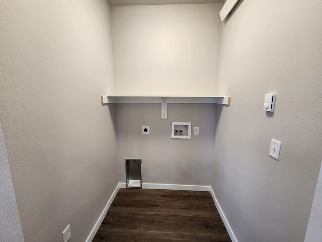 Building Photo - 2634 Hennessy Dr