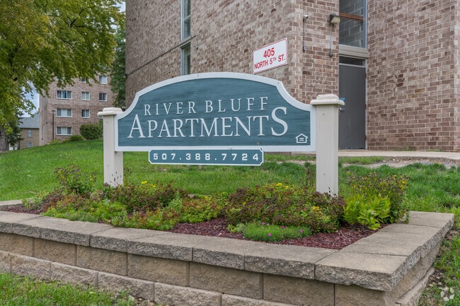 Southwest Corner - River Bluff Apartments