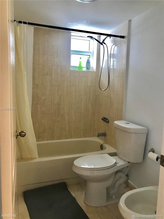 Building Photo - 2457 Collins Ave