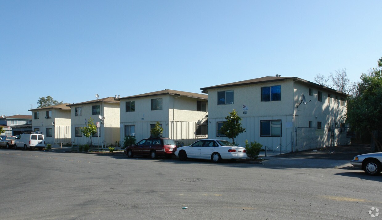 Primary Photo - 1828-1848 Rock Spring Dr