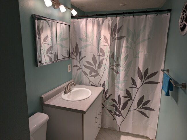 Building Photo - 1935 Douglas St