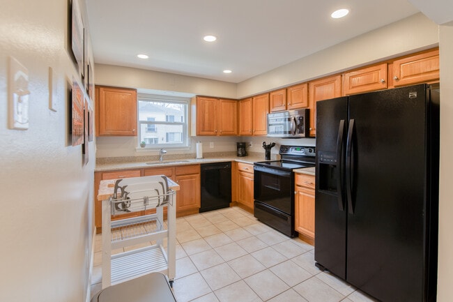 Kitchen - 10022 Chardin Way