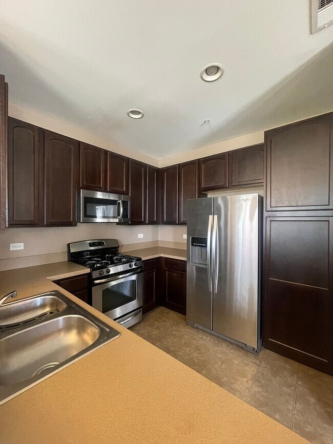 Building Photo - 2250 Aurora Dr