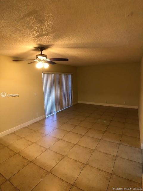 Foto del edificio - 1465 Lake Crystal Dr