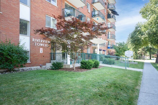 Photo du bâtiment - Riverview Tower Apartments
