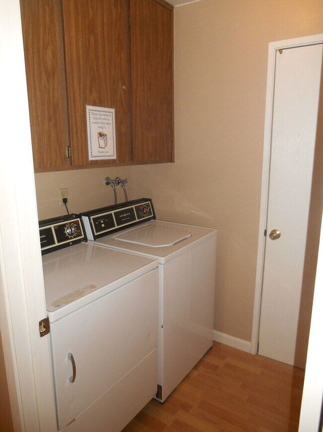 Foto del edificio - 2 bedroom plus loft condo with carport