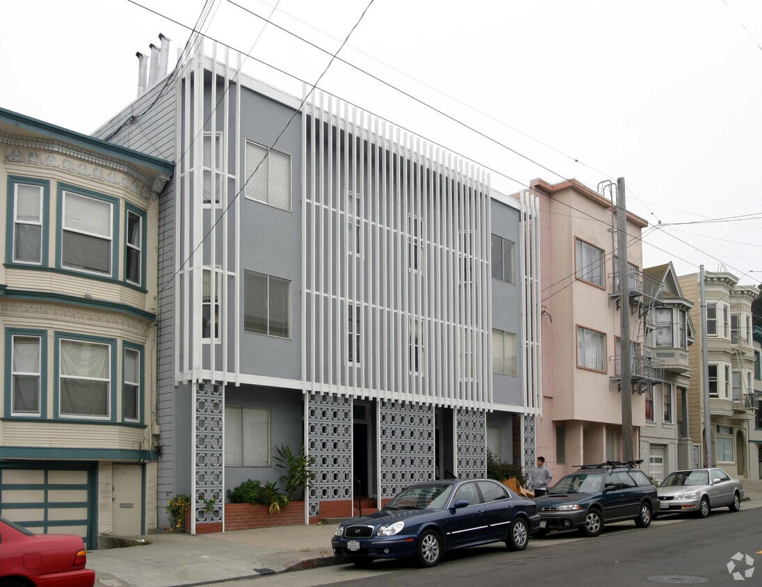 Building Photo - 748-758 6th Ave