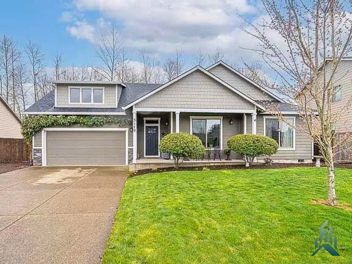 Foto principal - Updated 3 bedroom, 2 bathroom Single-family Home