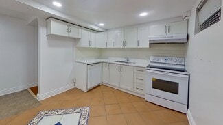 Building Photo - 157 Spadina Rd