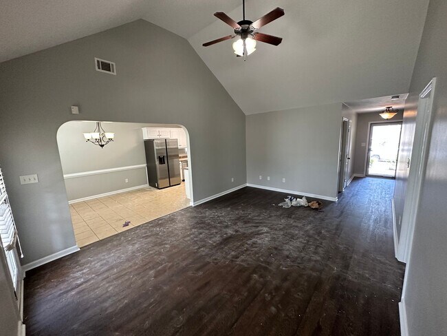 Foto del edificio - 913 Arbor Springs Cir