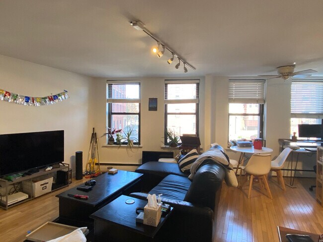 Building Photo - 5 N Margin St
