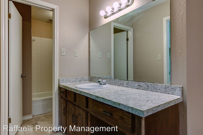 Foto del edificio - 301-303 Brookwood Dr