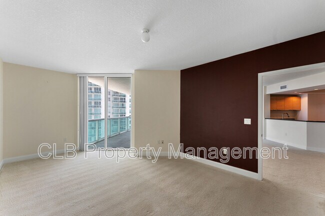 Foto del edificio - 241 Riverside Dr