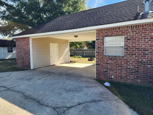 Foto del edificio - 3 bedroom home in Acadiana Place subdivision