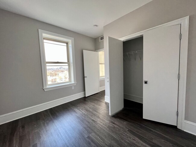 Interior Photo - The Congress Apartments