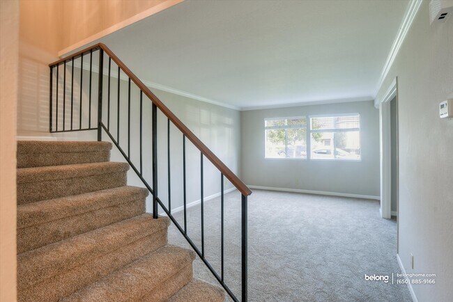 Building Photo - 768 Comet Dr