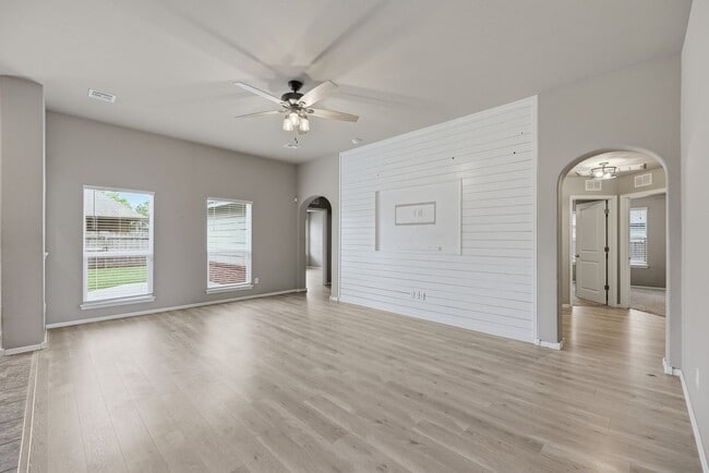Foto del edificio - Well Maintained 3-bedroom, 2-bath Home in Desirable Bixby Schools North of River