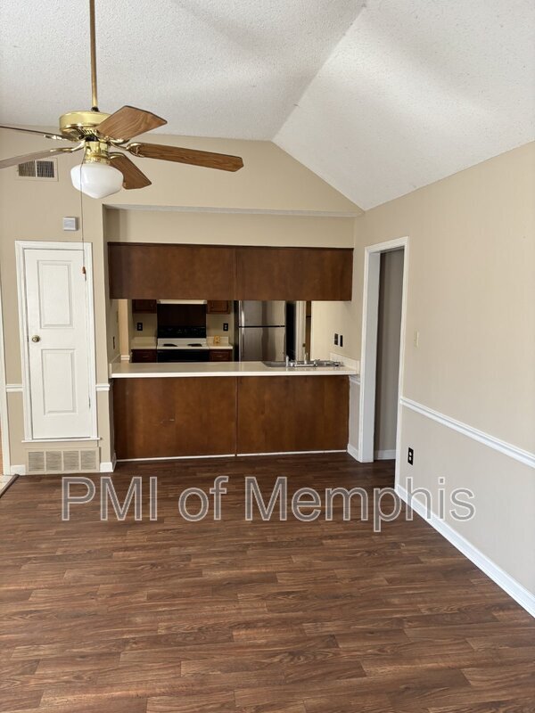 Foto del edificio - 5534 Oak Branch Cir S