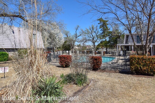 Building Photo - 1 br, 1 bath House - 6010 Northwest Expres...