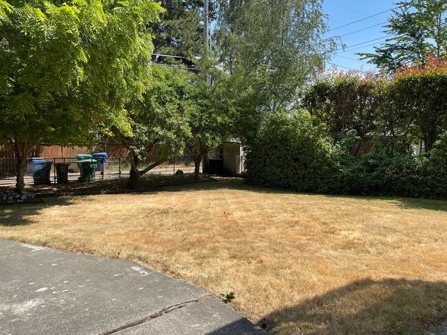 Building Photo - 3Bd/ 2BA Single family home in quiet neigh...